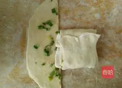 Scallion oil layer cake Practice illustration 7