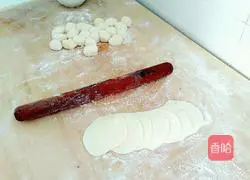 Illustration of how to make parsley, fungus and egg filling dumplings 12