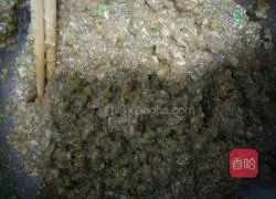 Illustration of how to make celery and pork dumplings 3