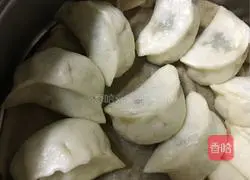 Illustration of how to make shepherd's purse and pork buns 16