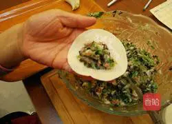 Illustration of how to wrap Liuye dumplings 2