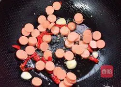 Illustration of how to make ham fried noodles 4