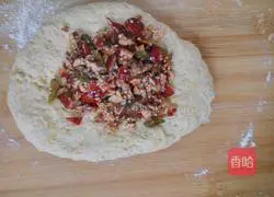 Red dates and sesame seeds Illustration of making coarse grain flowering steamed buns 10