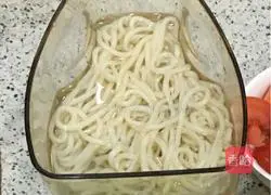 Illustration of how to make fried noodles with eggs 2