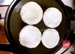 Illustration of how to make dumpling skin pie 5