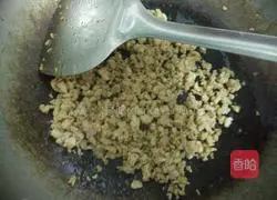 Illustration of how to make stir-fried noodles with minced chives and minced meat 3