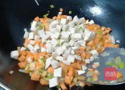 Illustration of how to make egg fried rice 12