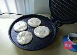 Illustration of how to make sausage pie 6