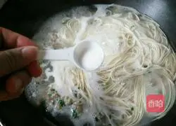 Illustration of how to make meatball noodles 8