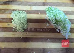 Illustration of how to make mushroom, pork and shrimp dumplings 5