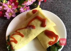 Illustration of how to make egg roll pancake 8
