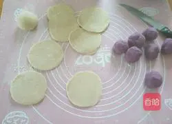 Illustration of how to make purple potato blossom steamed buns 12