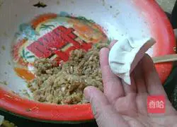 Illustration of how to make pickled cabbage dumplings 5