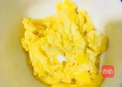 Illustration of how to make bacon and egg fried rice 11