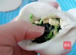 Illustration of how to make zucchini and egg stuffed buns 18