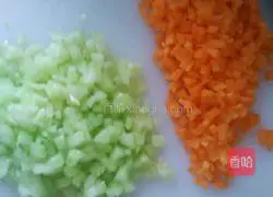 Illustration of how to make carrot, cucumber and egg fried rice 2