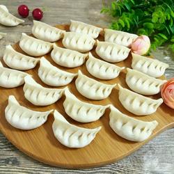 How to make crescent-shaped dumplings