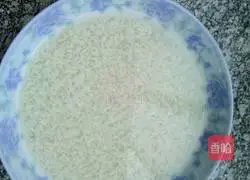 Illustration of how to make rice noodle steamed buns 1