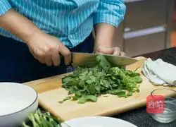 Illustration of how to make Hakka salted glutinous rice balls 9