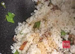 Sichuan - Illustration of how to make bacon fried rice 5