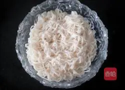 Illustration of how to make egg yolk and sesame sauce noodles 4