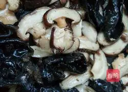 Illustration of making sauce-flavored steamed buns 2