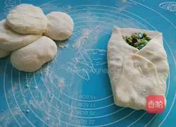 Illustration of how to make chive pie 2