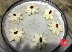 Milk chrysanthemum steamed buns recipe 18