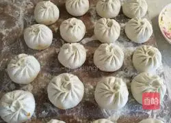 Pumpkin Buns Illustration of how to do it 4