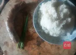 Illustration of how to make sausage fried rice 1