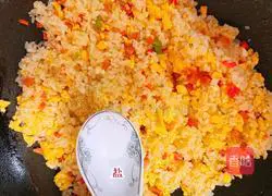 Illustration of how to make egg fried rice 11