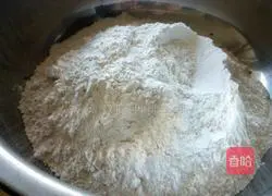 Illustration of how to make two kinds of steamed buns 1