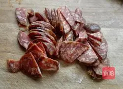 Illustration of how to cook sausage and rice 1