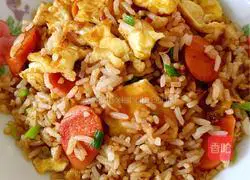 Illustration of how to make fried rice with ham sausage 9