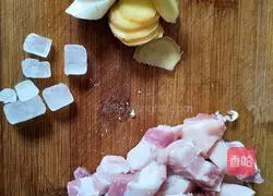 Illustration of how to make pickled cabbage, braised pork and dried pork noodles 3