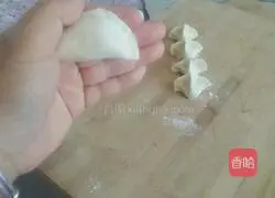 Illustration of how to make yellow radish and pork dumplings 9