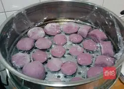 Illustration of how to make steamed purple sweet potato cakes 10