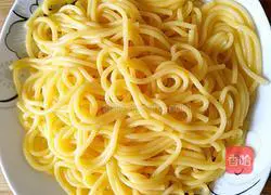 Illustration of how to make tomato golden fried noodles 2