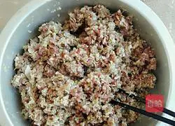 Illustration of how to make pickled cabbage and pork dumplings 3