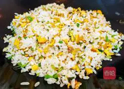 Illustration of how to make fried rice with celery and eggs 11