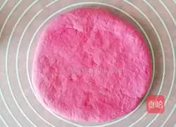 Illustration of how to make watermelon steamed buns 5