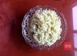 Illustration of how to make fruit fried rice 7