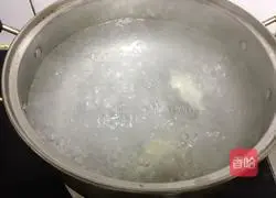 Illustration of how to make dumplings stuffed with pork and chives 15