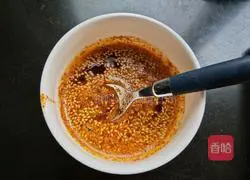 Illustration of homemade dumpling dipping sauce (with chili oil making method) 6