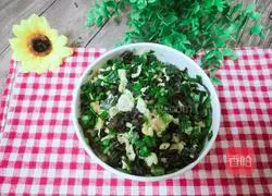 Illustration of how to make leek and egg dumpling stuffing 15