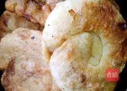 Illustration of how to make fried flower cake 9