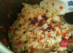 Illustration of how to make sausage braised rice 12