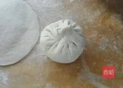 Illustration of how to make steamed buns stuffed with chives 12