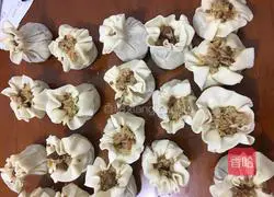 Illustration of how to make siomai 8