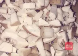 Illustration of how to make colorful shredded pork and egg fried rice 1